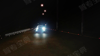 如图所示，该车在会车过程中未关闭远光灯的做法是错误的。