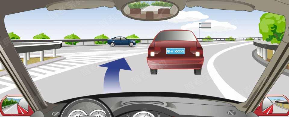 如图所示，驾驶机动车遇到这种情况时，可迅速从前车左侧超越。