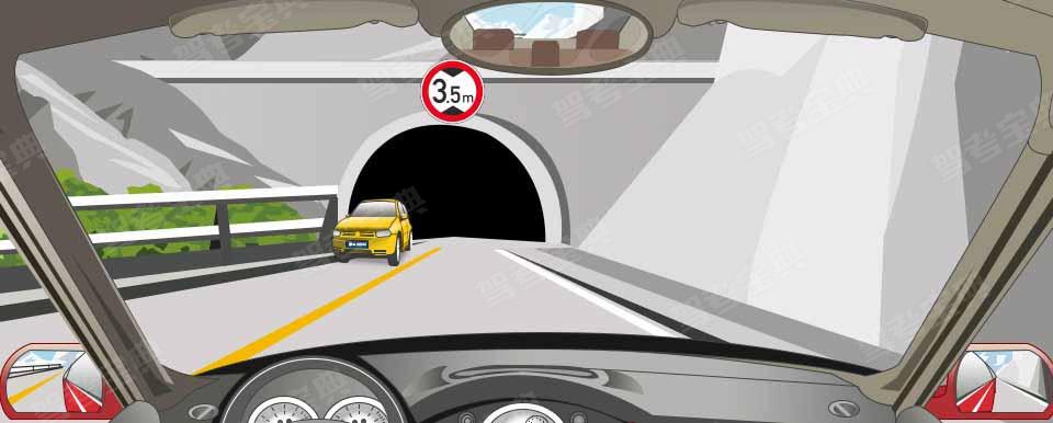 如图所示，隧道上方标志表示限制高度3.5米。