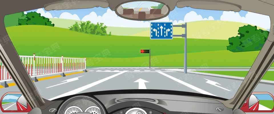 如图所示，右侧标志表示车辆按箭头示意方向选择行驶车道。
