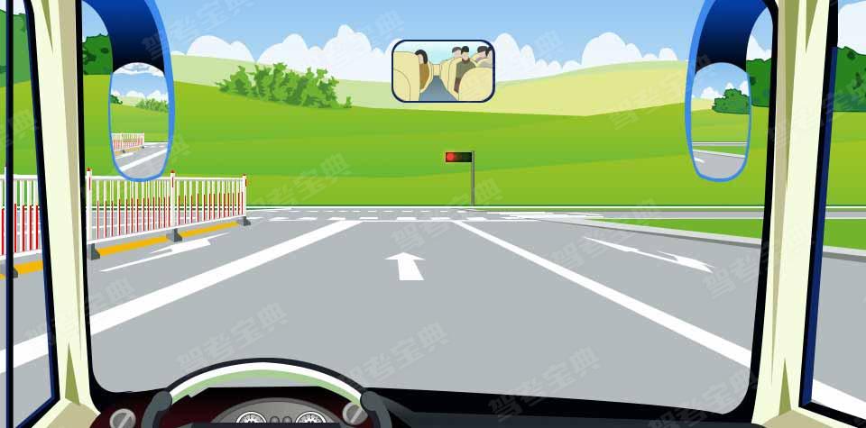 如图所示，驾驶机动车在该位置不能变更车道。