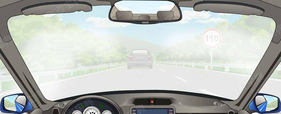 在能见度小于200米的高速公路上以60km/h速度行驶时，与同车道前车安全距离是多少？