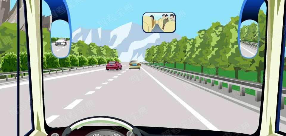 驾驶大型机动车在这条高速公路上选择哪条车道行驶？
