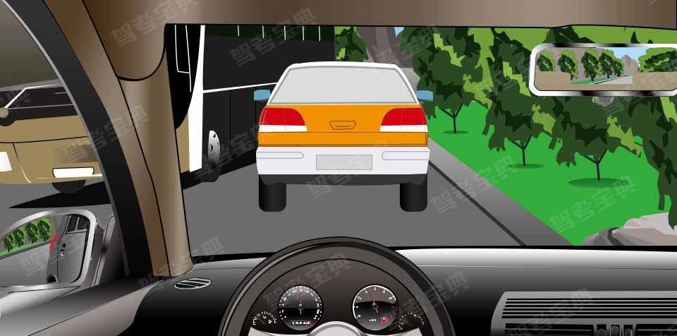如图所示，驾驶机动车在狭窄路段会车，驾驶人应当减速靠右并保持安全横向车距。