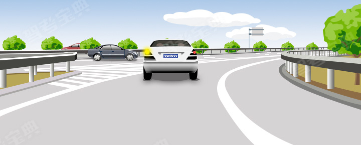 如图所示，这辆小型载客汽车进入高速公路行车道的行为是正确的。