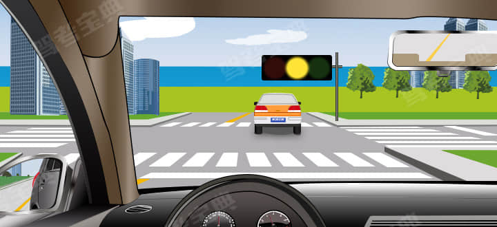 如图所示，驾驶机动车在路口遇到这种信号灯亮时，要加速通过。