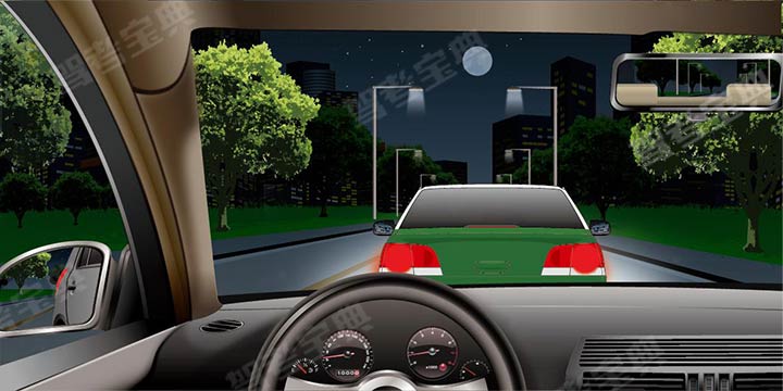 夜间在这种道路条件怎样跟车行驶？