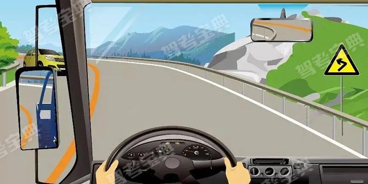 如图所示，驾驶机动车行经该弯道路段时，可以倒车。